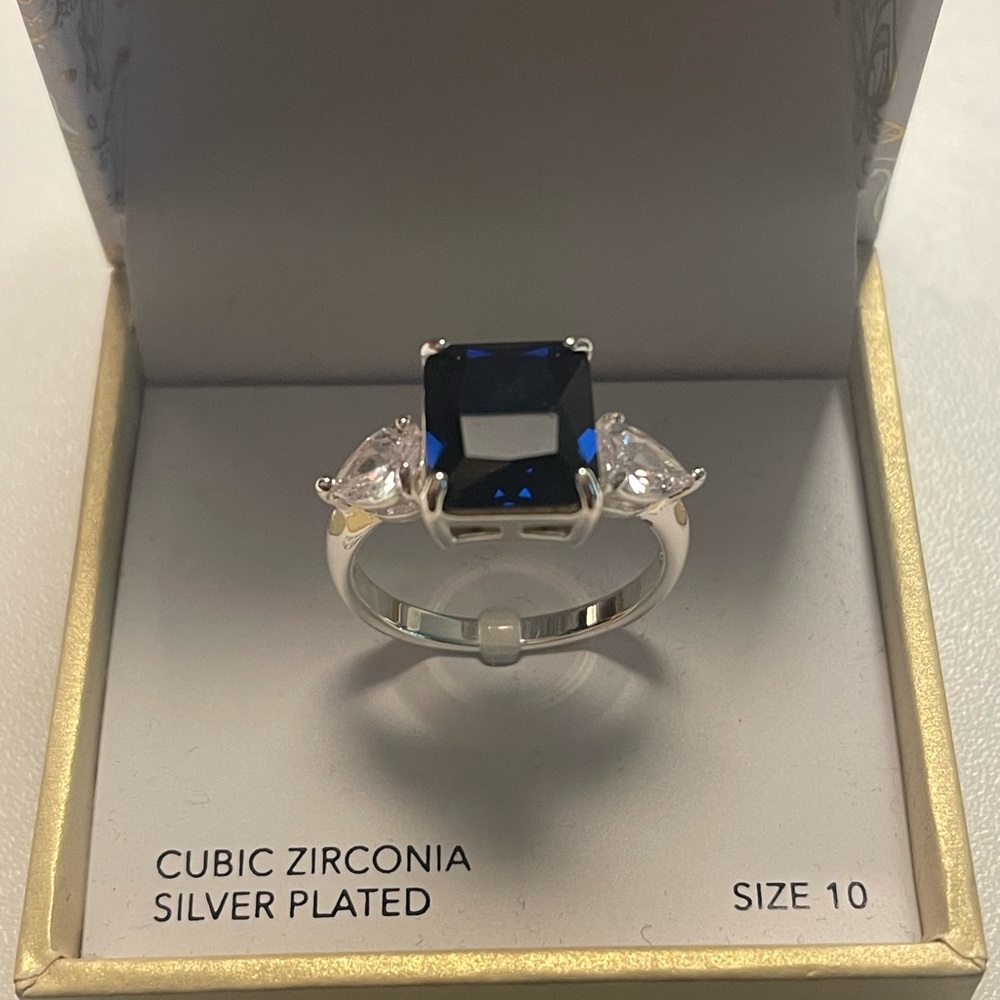 #15 - Brand New In Box Size 10 Table Ring